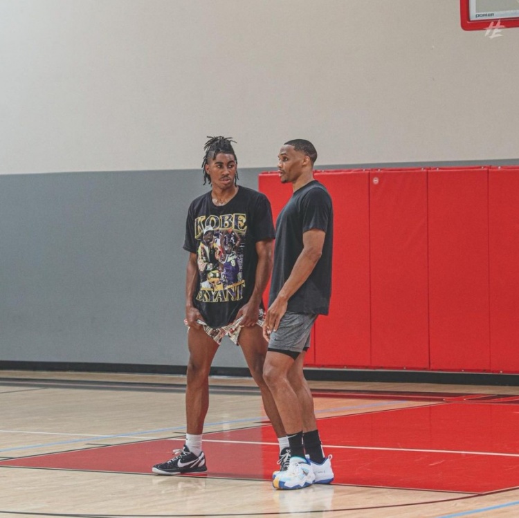 梅西：踢球不会在意纪录；希望能够参加2026世界杯（梅西：踢球不为纪录，盼出战2026年世界杯）