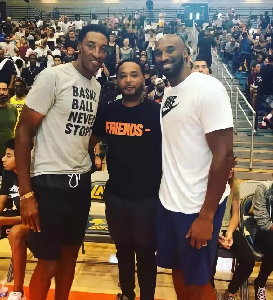 记者：金特罗兄弟通过阿森纳体检并预签合同，成年后正式加盟（记者：金特罗兄弟已通过阿森纳体检并完成预签，待成年将正式入队）