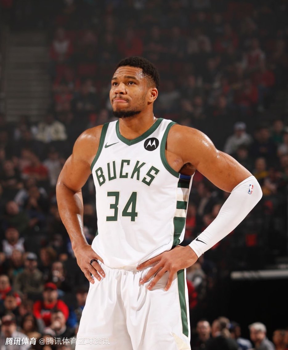 穆斯卡特带队两年两夺中超冠军，仅次于里皮、斯科拉里、图拔（穆斯卡特执教两载连夺两座中超桂冠，成就仅逊里皮、斯科拉里与图拔）