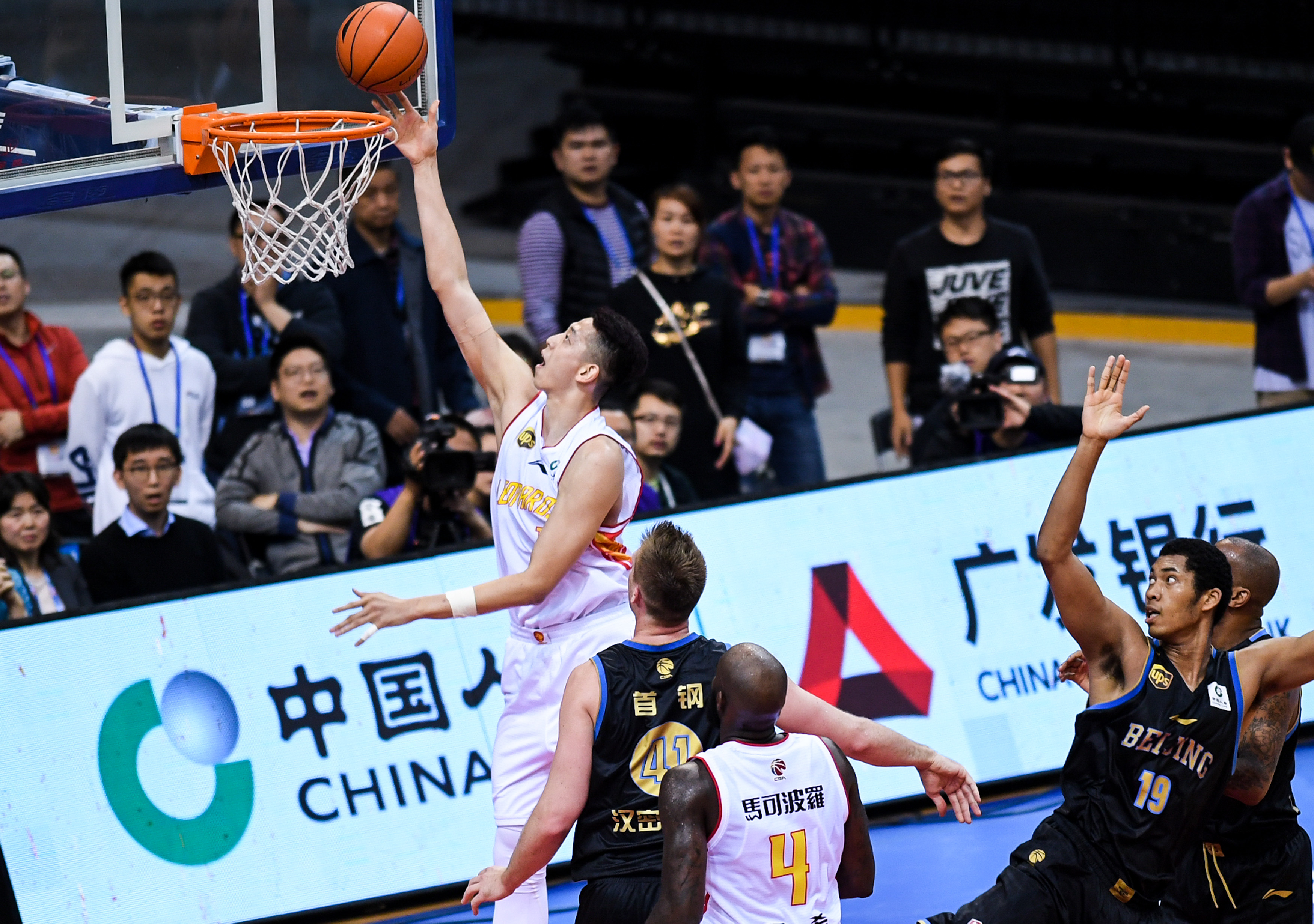 德天空：博埃被拜仁视为明年夏季的潜在出售对象（德媒：拜仁将博埃视作明夏可能出售的人选）