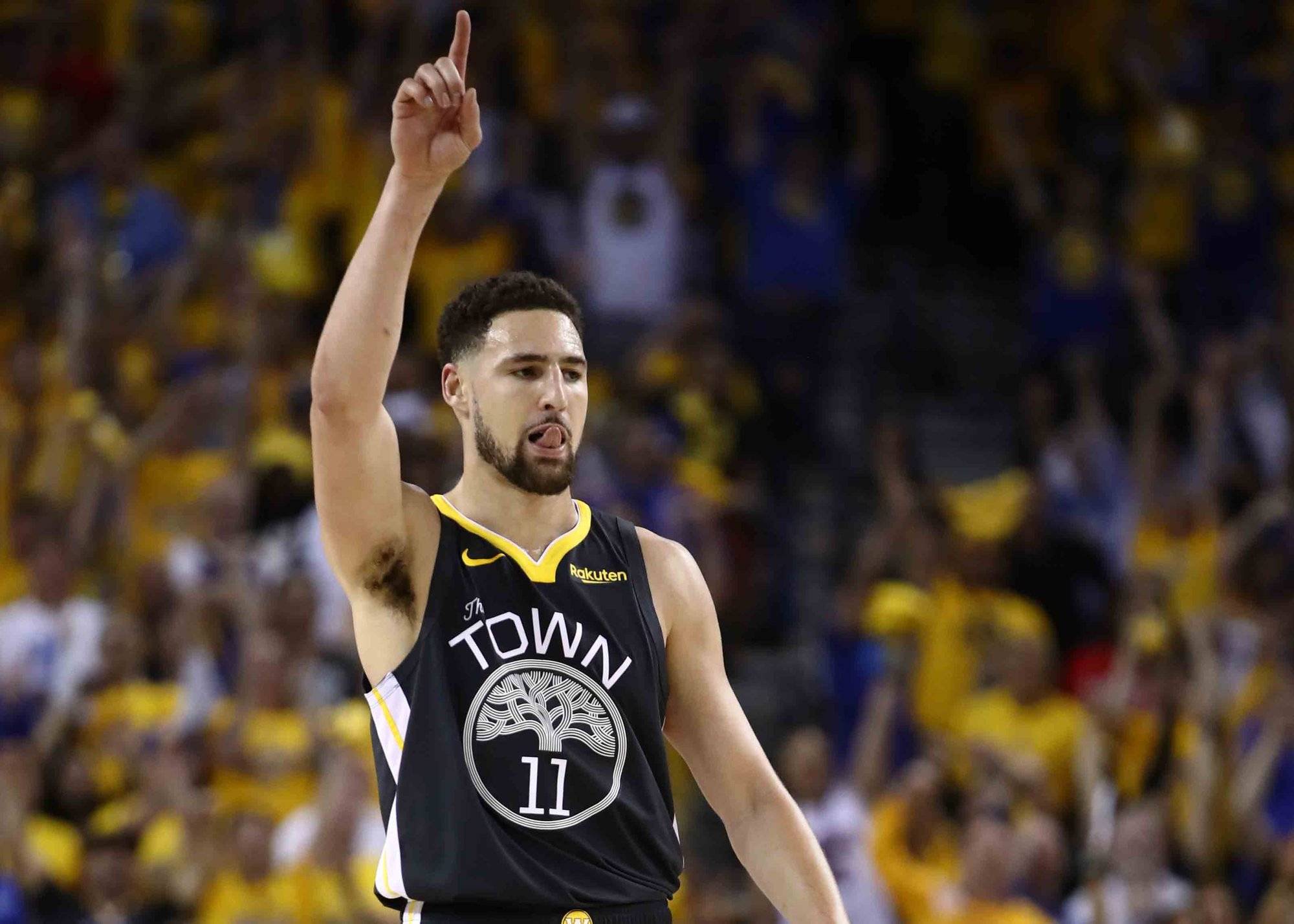 西甲半场：瓦莱拉劲射破门，埃尔切暂1-0赫罗纳（西甲半场：瓦莱拉重炮建功，埃尔切暂以1-0领先赫罗纳）