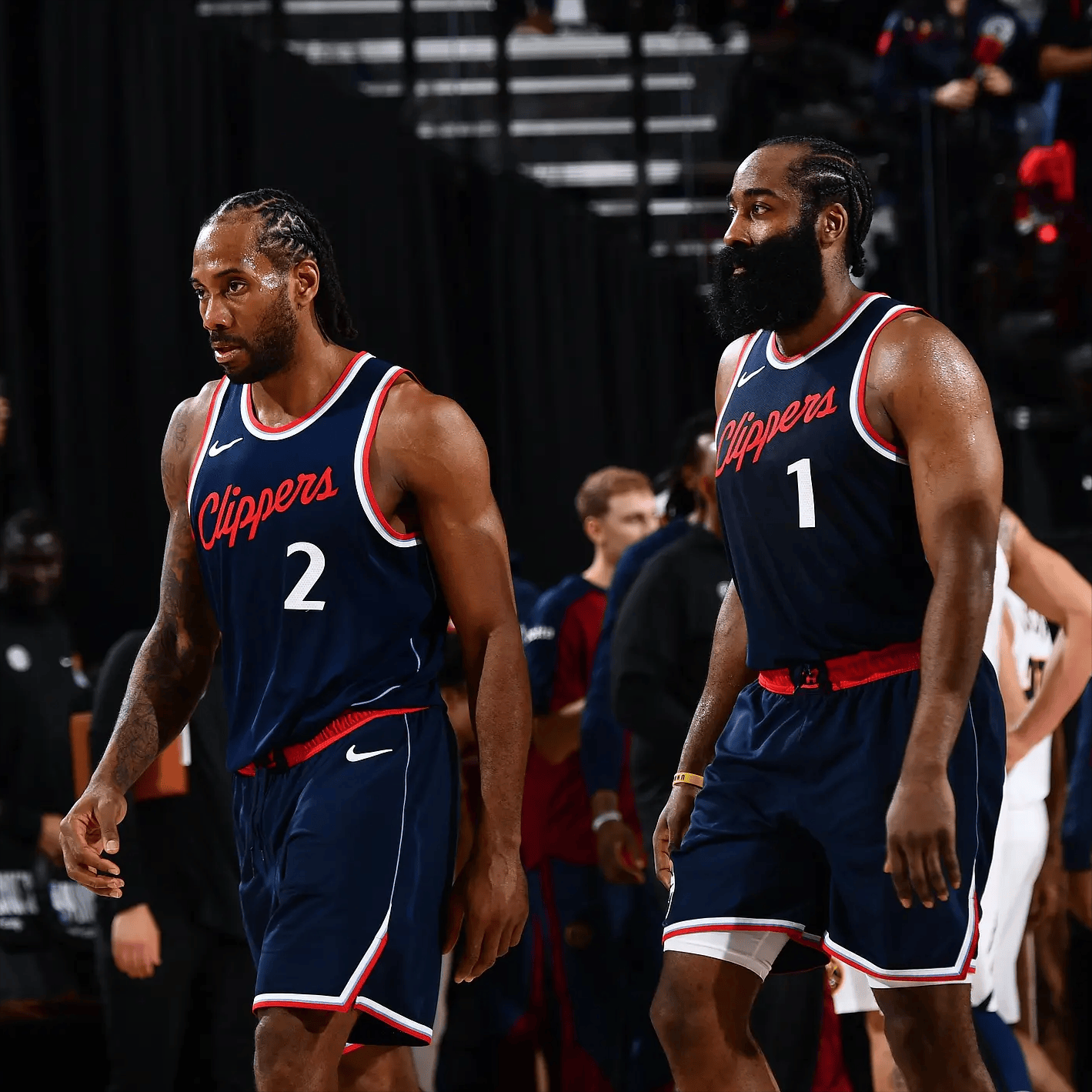 西甲最新积分战报 皇马5轮4场丢分无力追巴萨（西甲积分榜更新：皇马近5轮4次丢分，追赶巴萨乏力）